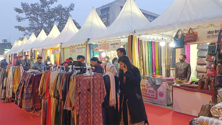 Aajkaal Daily (Desh Pardesh Ni Aajkaal)