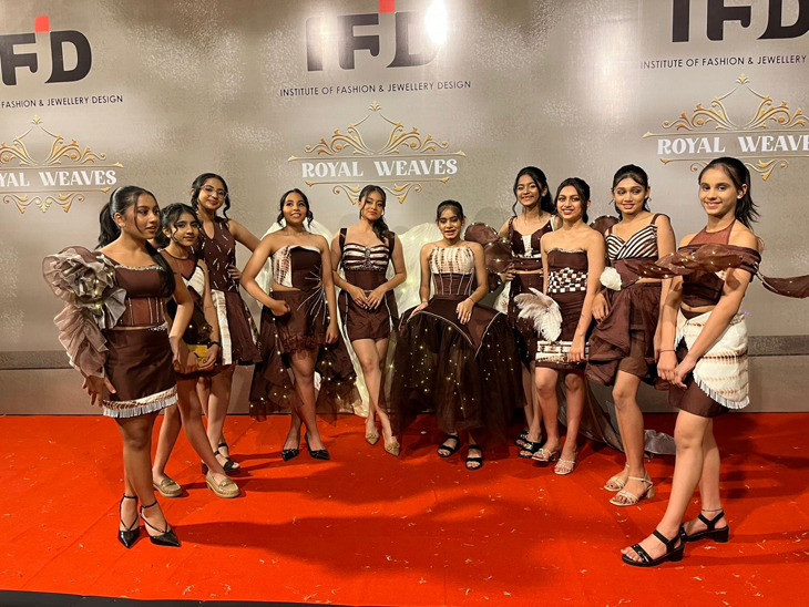 Aajkaal Daily (Desh Pardesh Ni Aajkaal)