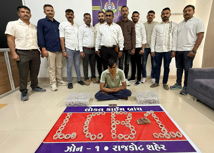 Aajkaal Daily (Desh Pardesh Ni Aajkaal)