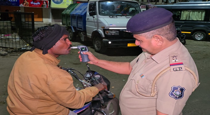 Aajkaal Daily (Desh Pardesh Ni Aajkaal)