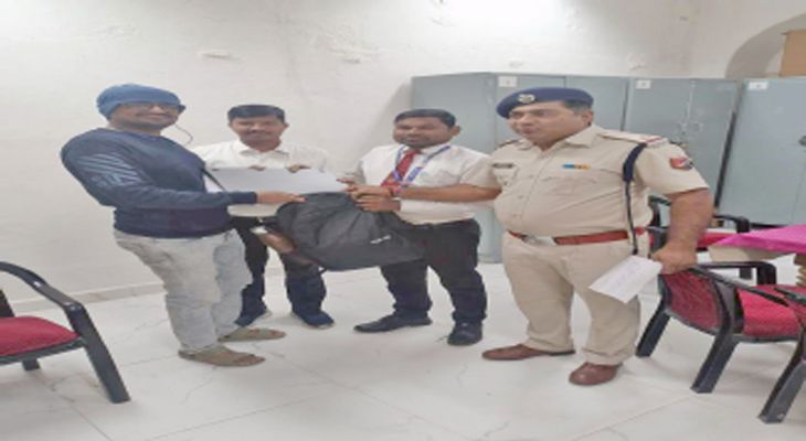 Aajkaal Daily (Desh Pardesh Ni Aajkaal)