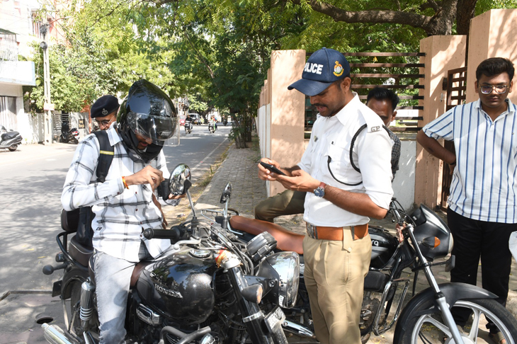 Aajkaal Daily (Desh Pardesh Ni Aajkaal)