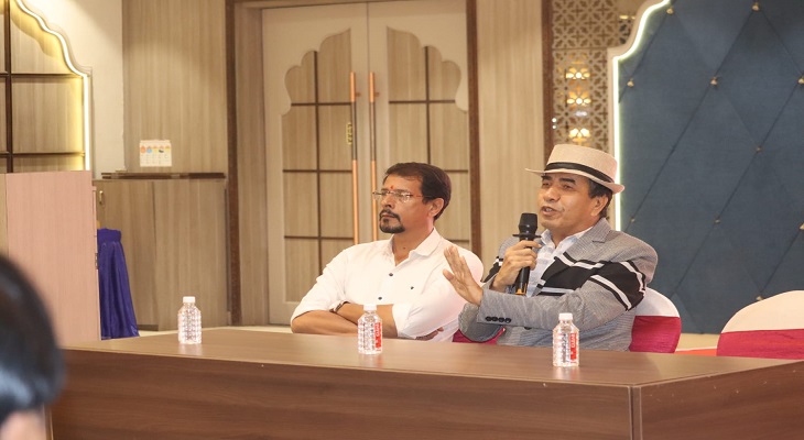 Aajkaal Daily (Desh Pardesh Ni Aajkaal)