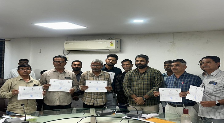 Aajkaal Daily (Desh Pardesh Ni Aajkaal)