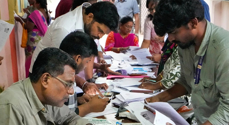 Aajkaal Daily (Desh Pardesh Ni Aajkaal)