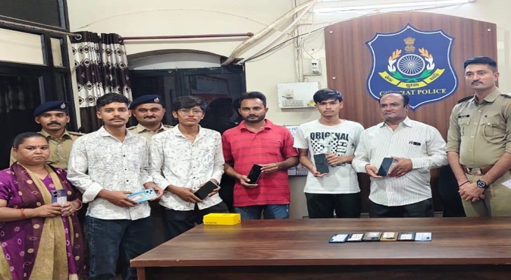 Aajkaal Daily (Desh Pardesh Ni Aajkaal)