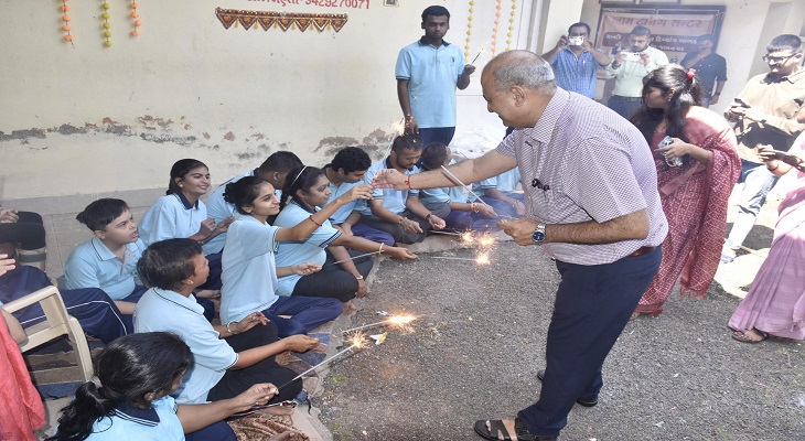 Aajkaal Daily (Desh Pardesh Ni Aajkaal)