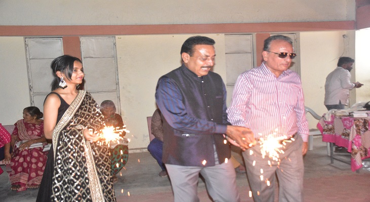 Aajkaal Daily (Desh Pardesh Ni Aajkaal)