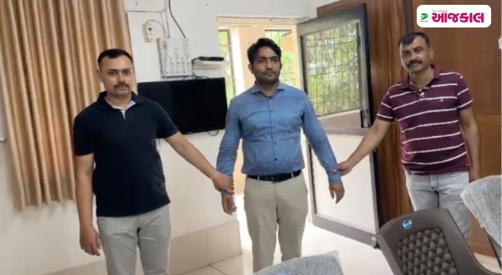 Aajkaal Daily (Desh Pardesh Ni Aajkaal)