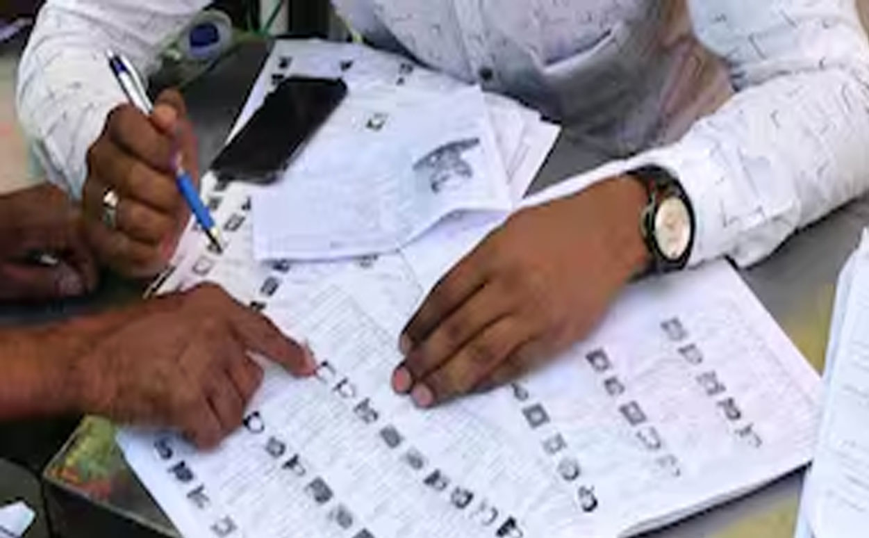 Aajkaal Daily (Desh Pardesh Ni Aajkaal)