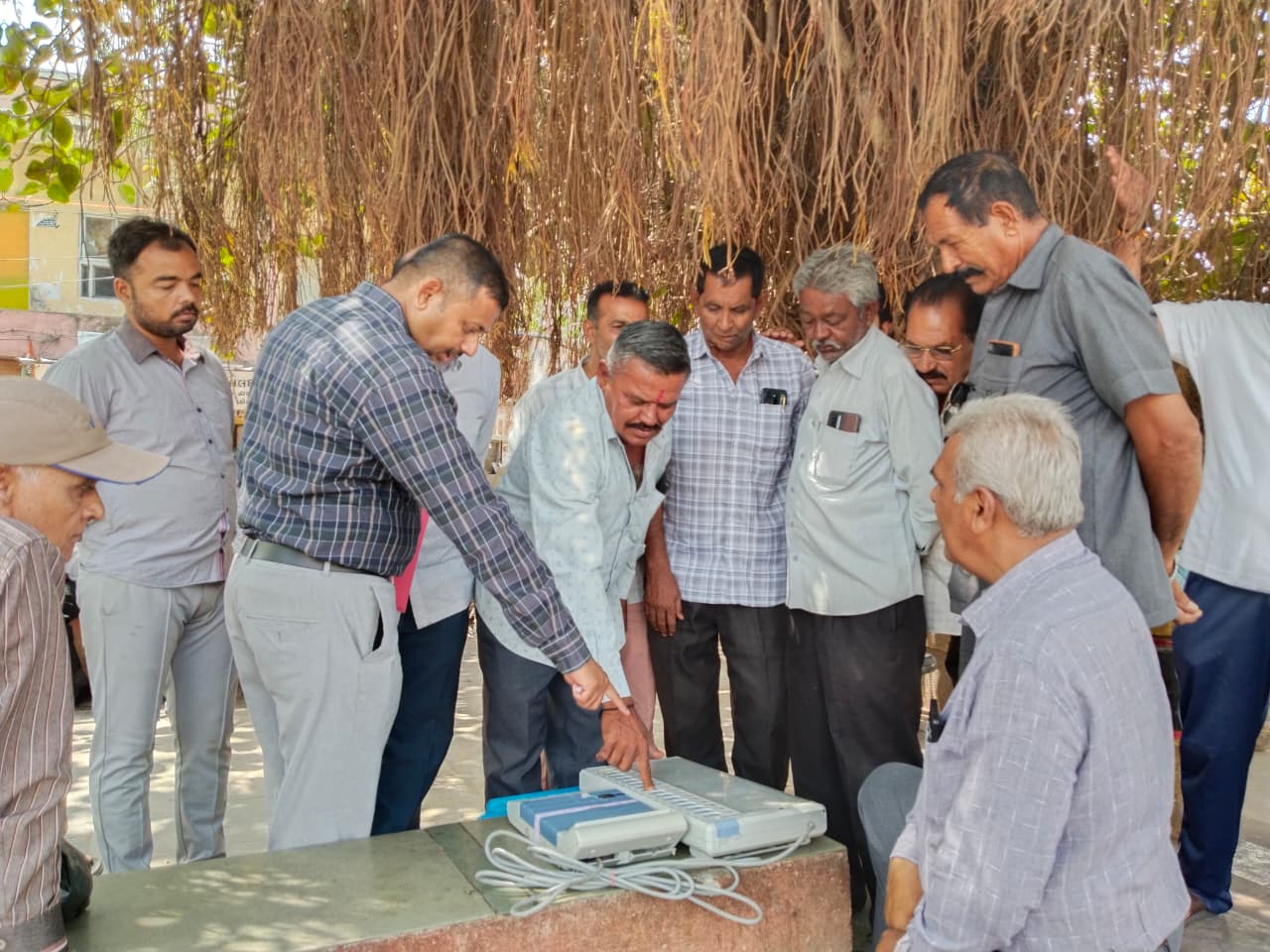 Aajkaal Daily (Desh Pardesh Ni Aajkaal)