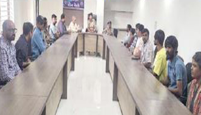 Aajkaal Daily (Desh Pardesh Ni Aajkaal)