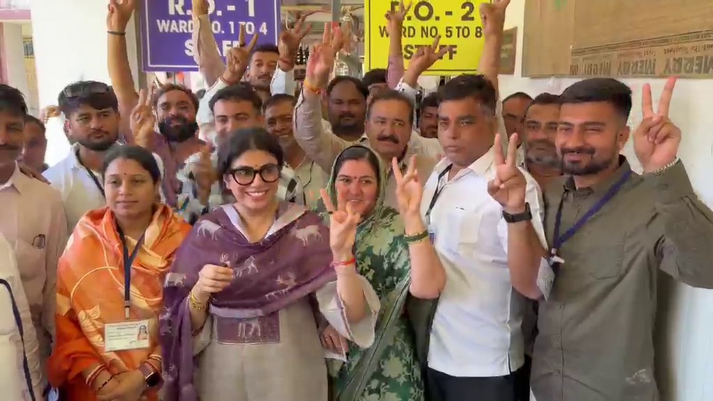 Aajkaal Daily (Desh Pardesh Ni Aajkaal)