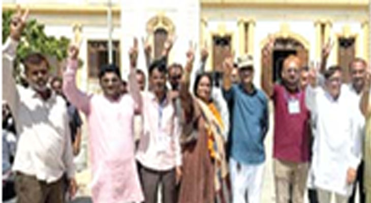 Aajkaal Daily (Desh Pardesh Ni Aajkaal)