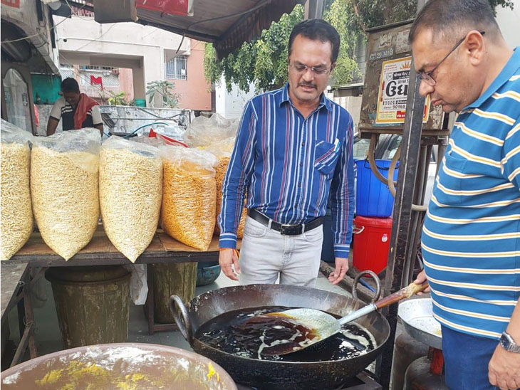 Aajkaal Daily (Desh Pardesh Ni Aajkaal)