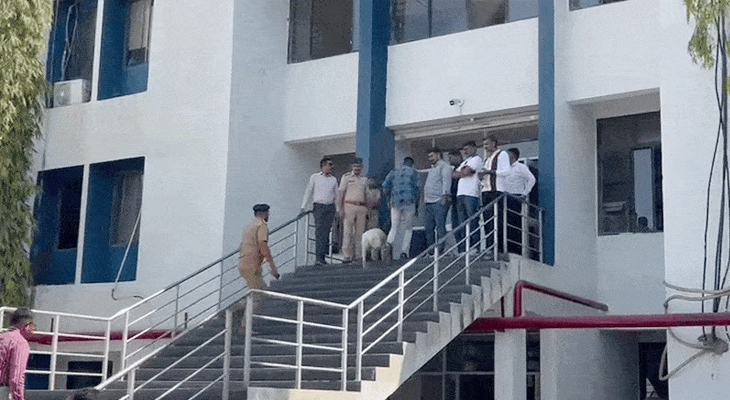 Aajkaal Daily (Desh Pardesh Ni Aajkaal)