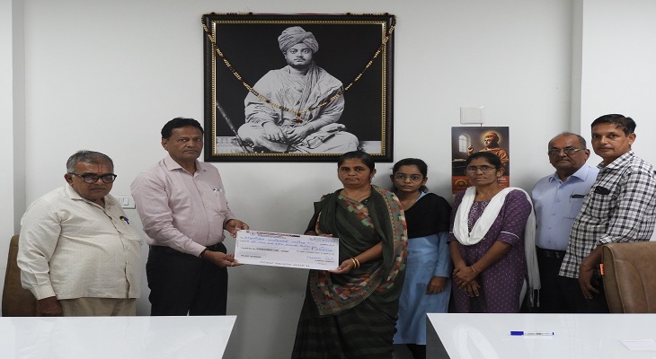 Aajkaal Daily (Desh Pardesh Ni Aajkaal)