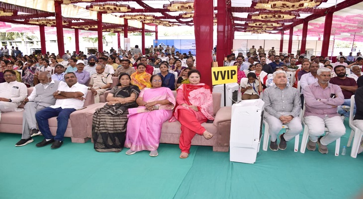 Aajkaal Daily (Desh Pardesh Ni Aajkaal)