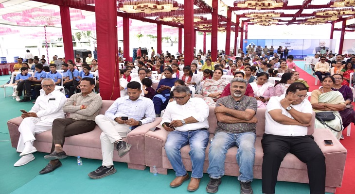 Aajkaal Daily (Desh Pardesh Ni Aajkaal)