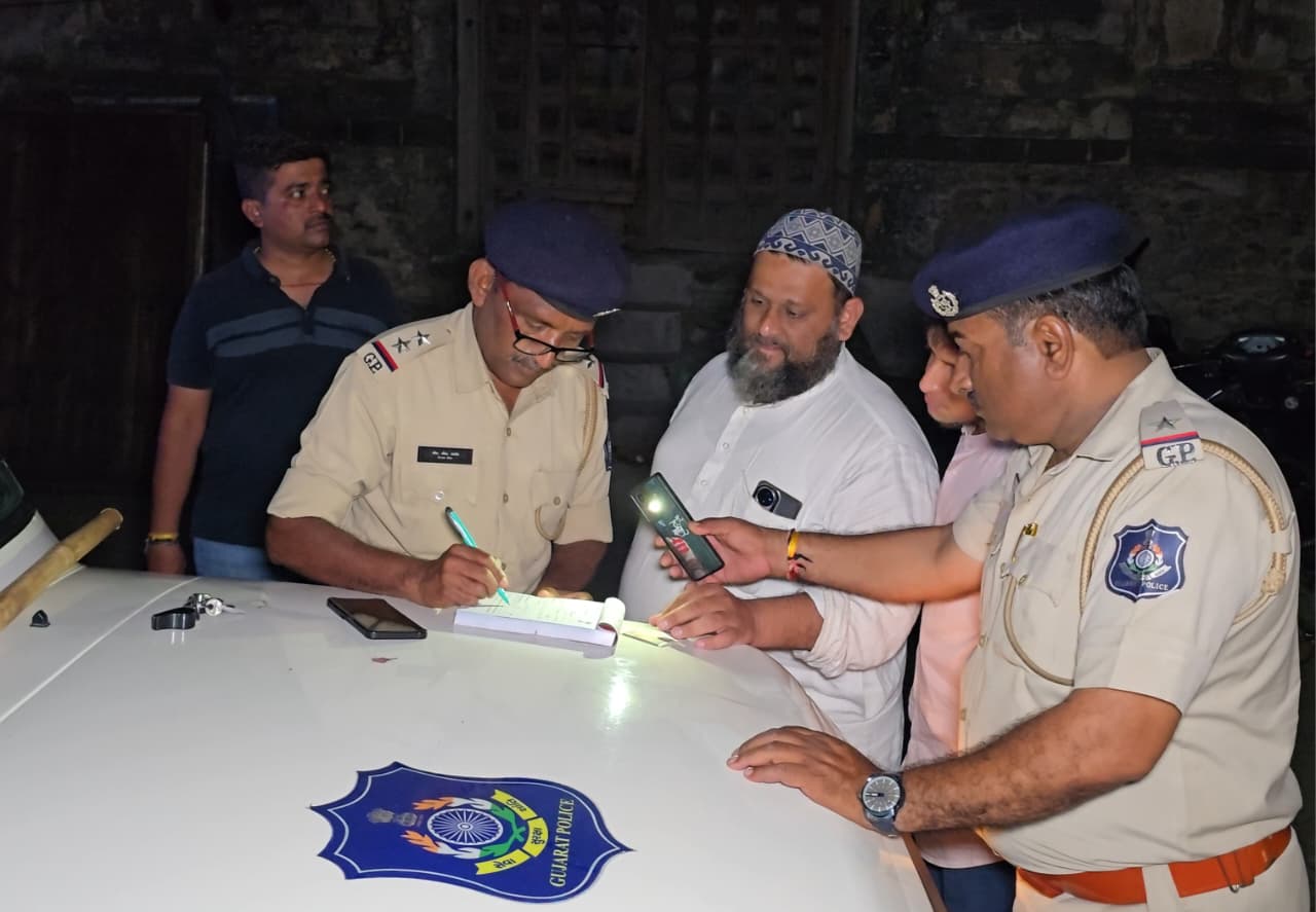 Aajkaal Daily (Desh Pardesh Ni Aajkaal)