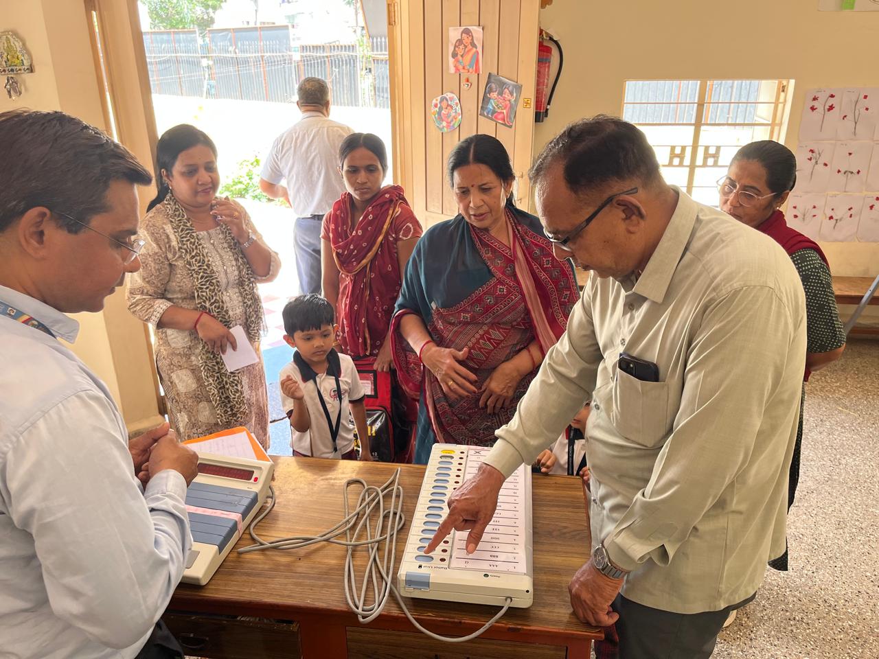 Aajkaal Daily (Desh Pardesh Ni Aajkaal)