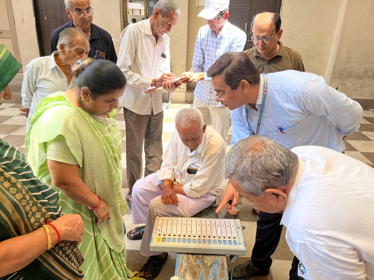 Aajkaal Daily (Desh Pardesh Ni Aajkaal)