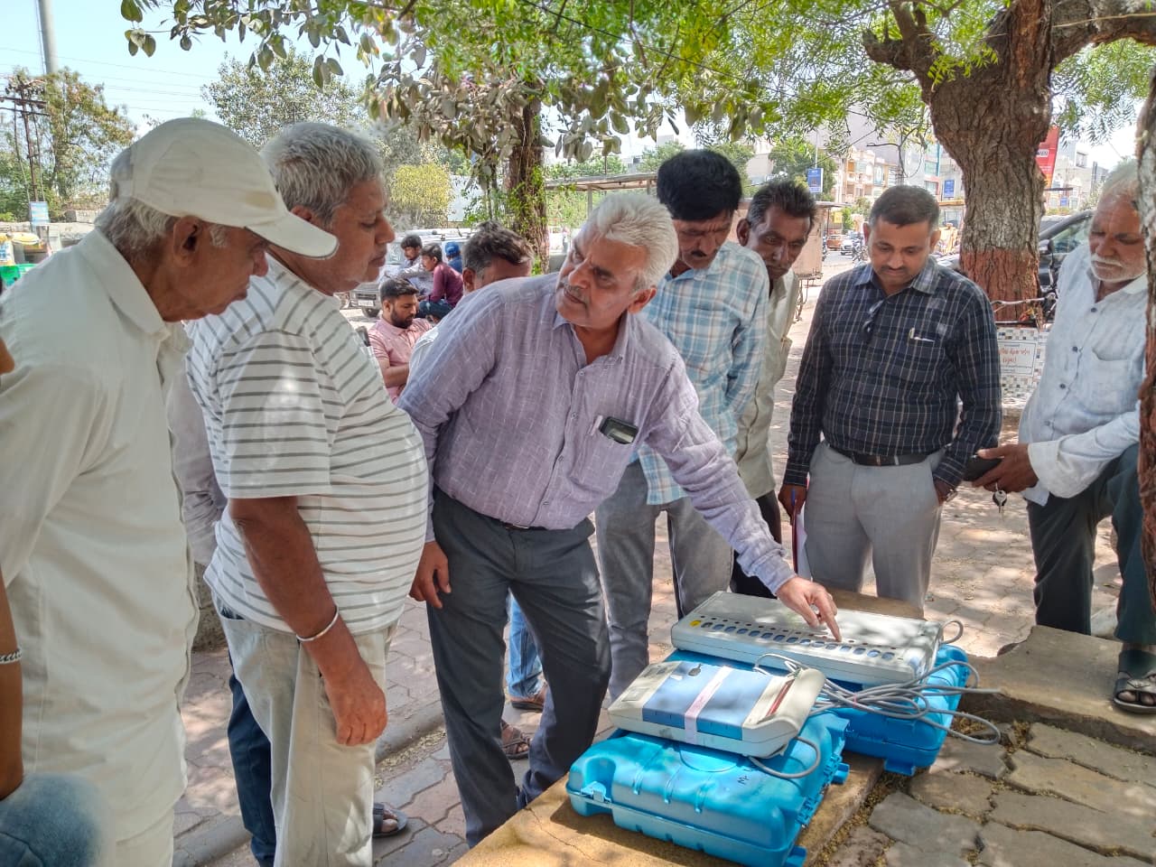 Aajkaal Daily (Desh Pardesh Ni Aajkaal)