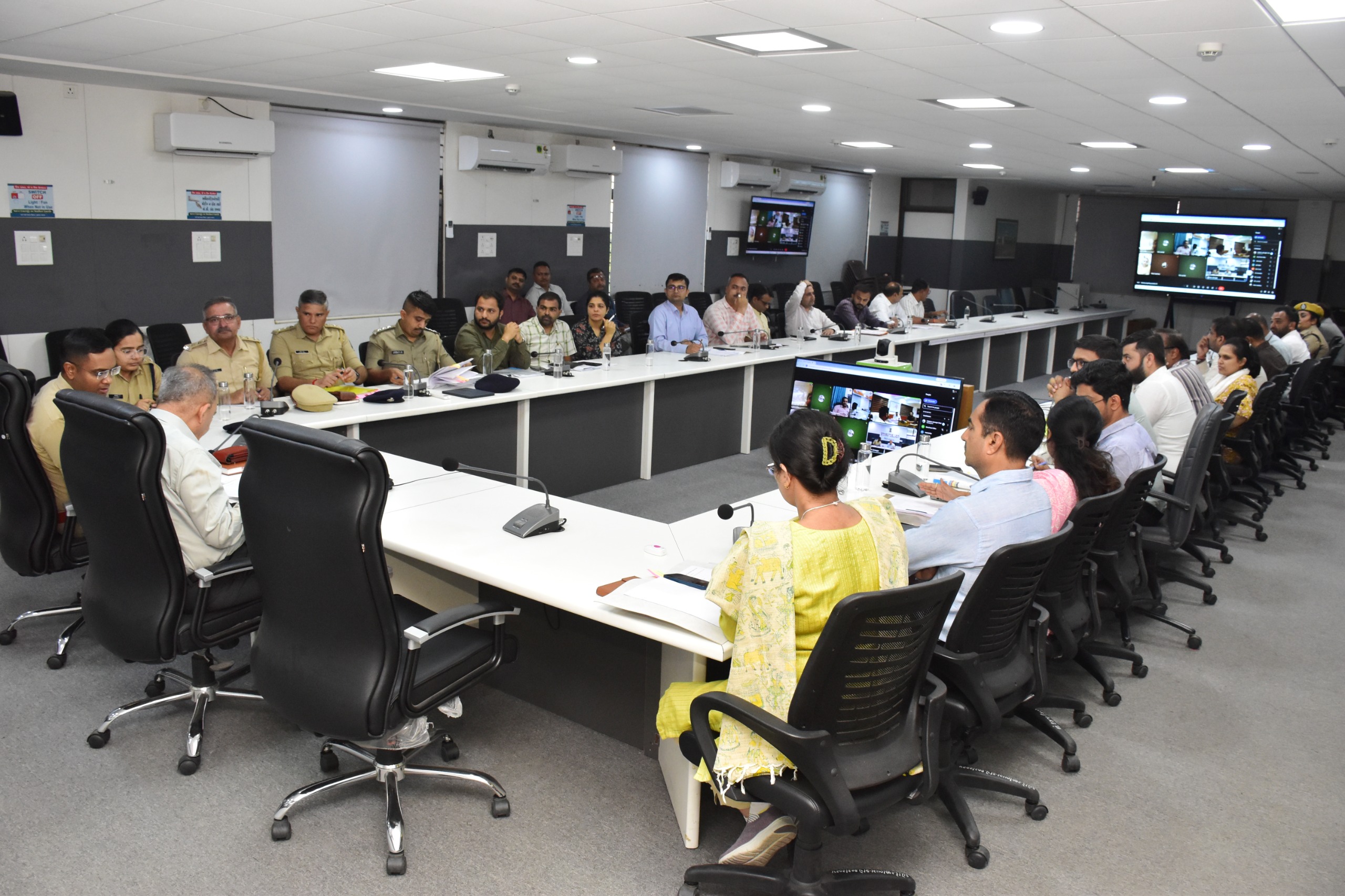 Aajkaal Daily (Desh Pardesh Ni Aajkaal)