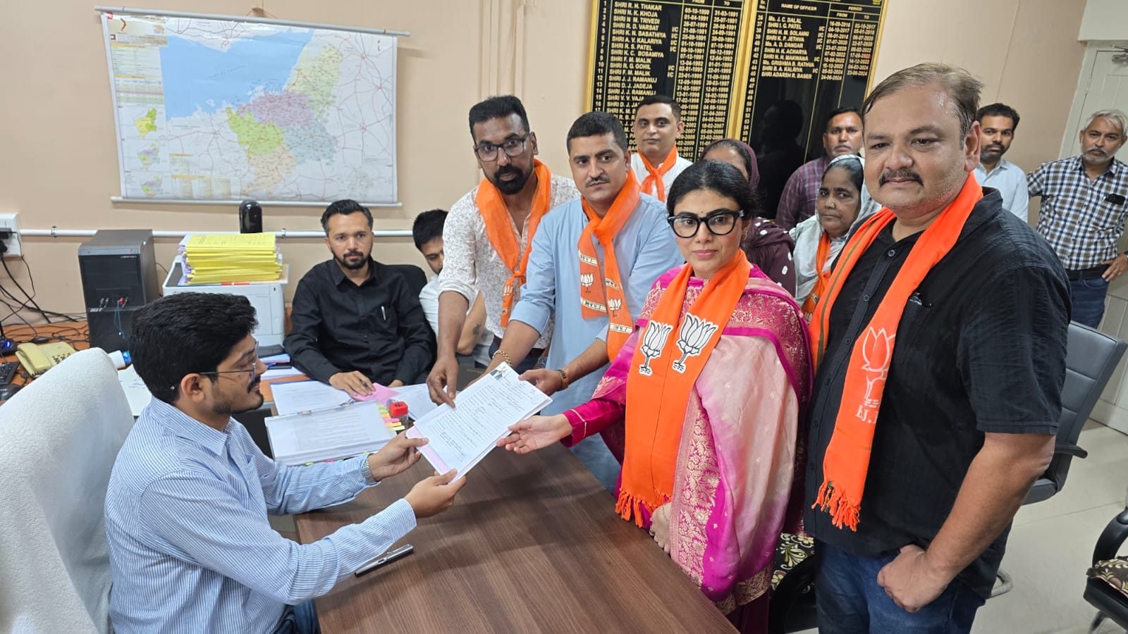 Aajkaal Daily (Desh Pardesh Ni Aajkaal)