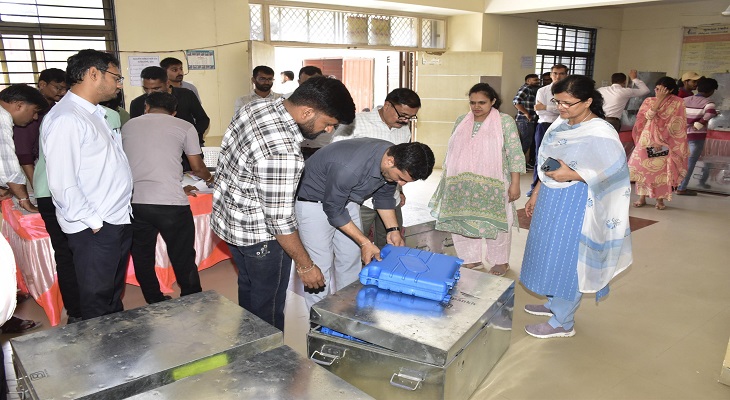 Aajkaal Daily (Desh Pardesh Ni Aajkaal)