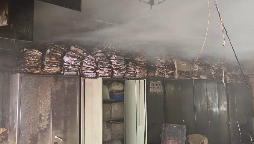 Aajkaal Daily (Desh Pardesh Ni Aajkaal)