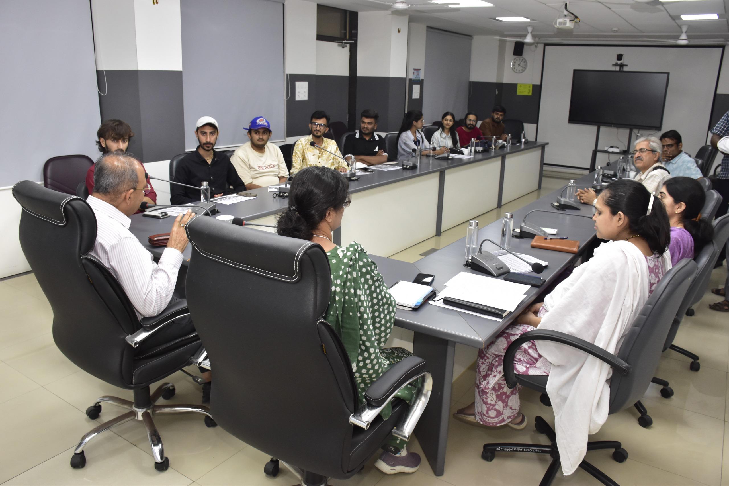 Aajkaal Daily (Desh Pardesh Ni Aajkaal)