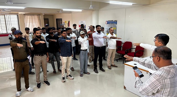 Aajkaal Daily (Desh Pardesh Ni Aajkaal)