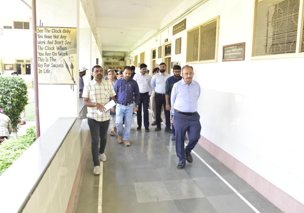 Aajkaal Daily (Desh Pardesh Ni Aajkaal)