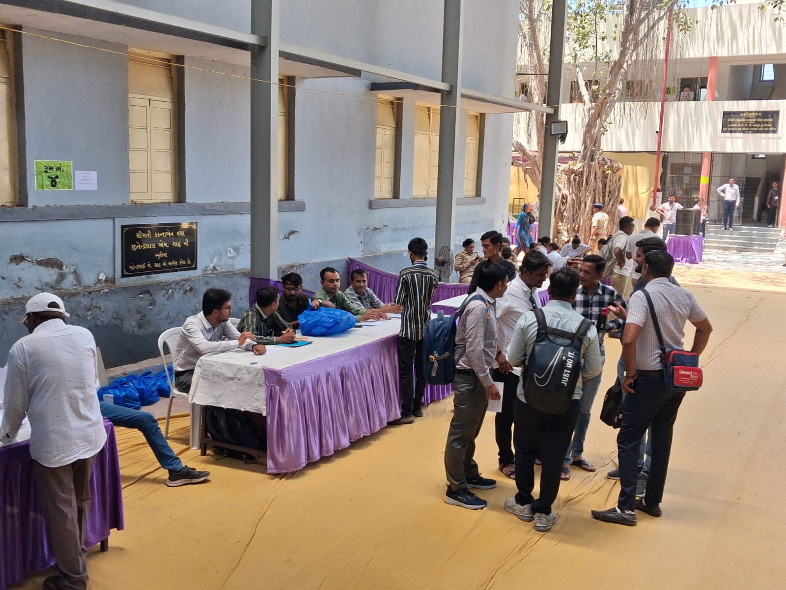 Aajkaal Daily (Desh Pardesh Ni Aajkaal)