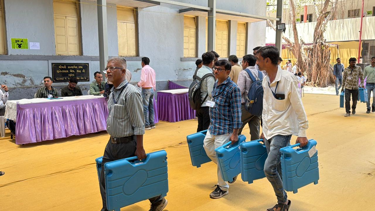 Aajkaal Daily (Desh Pardesh Ni Aajkaal)