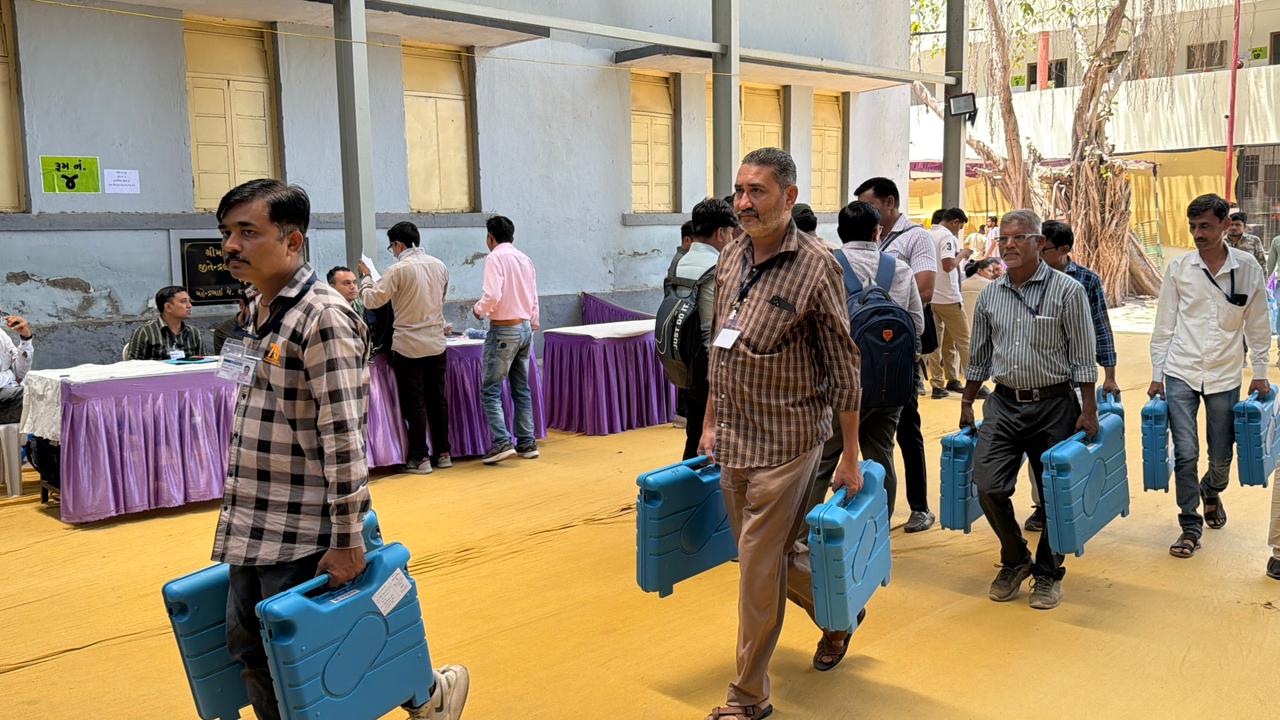 Aajkaal Daily (Desh Pardesh Ni Aajkaal)