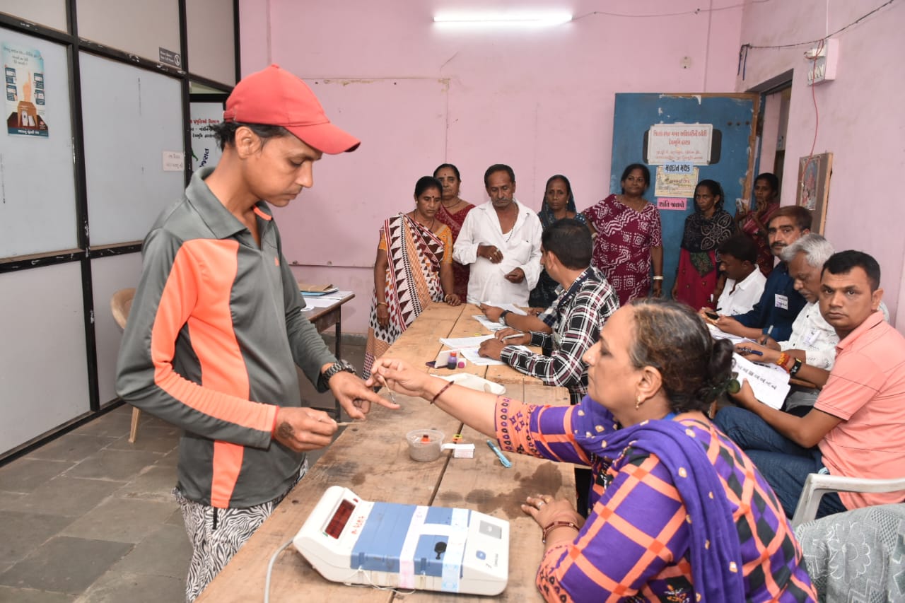 Aajkaal Daily (Desh Pardesh Ni Aajkaal)