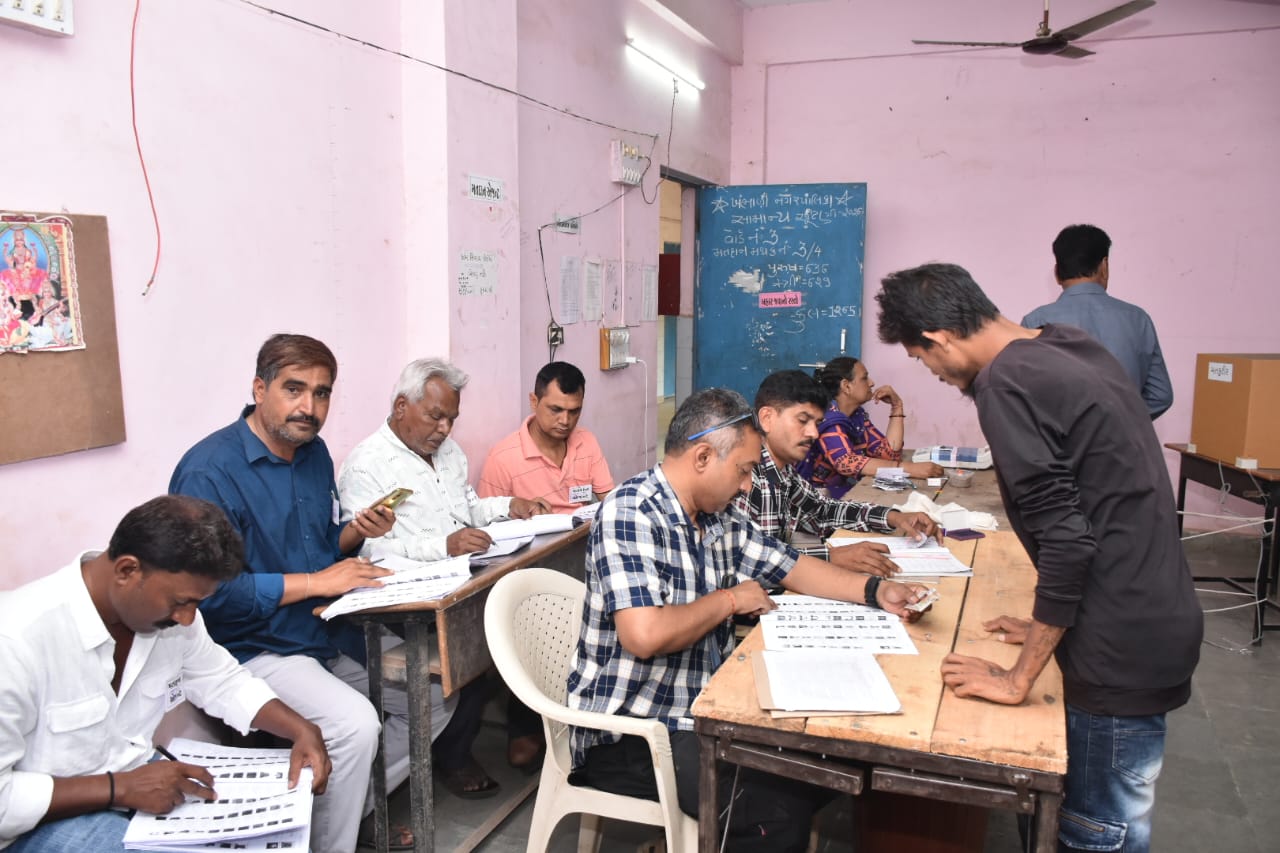 Aajkaal Daily (Desh Pardesh Ni Aajkaal)