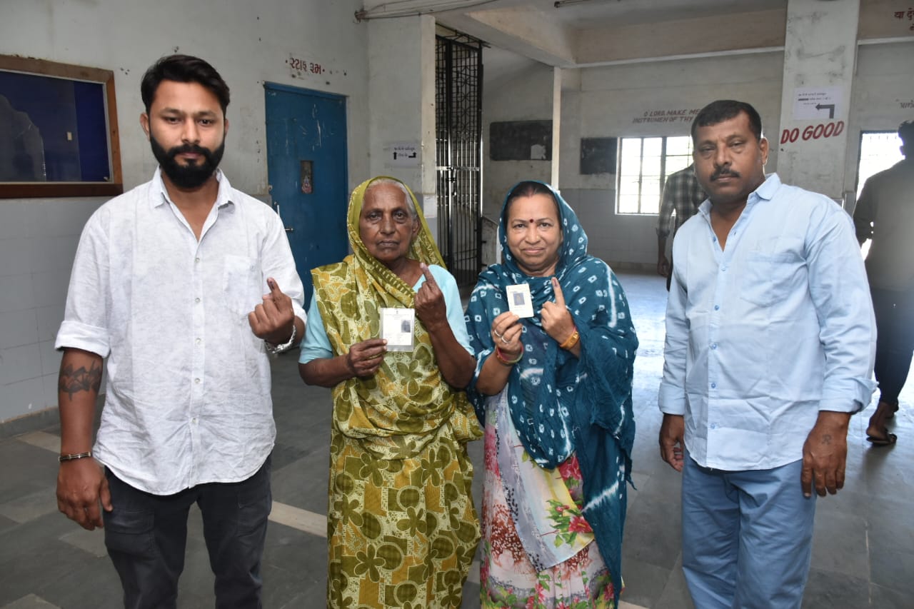 Aajkaal Daily (Desh Pardesh Ni Aajkaal)