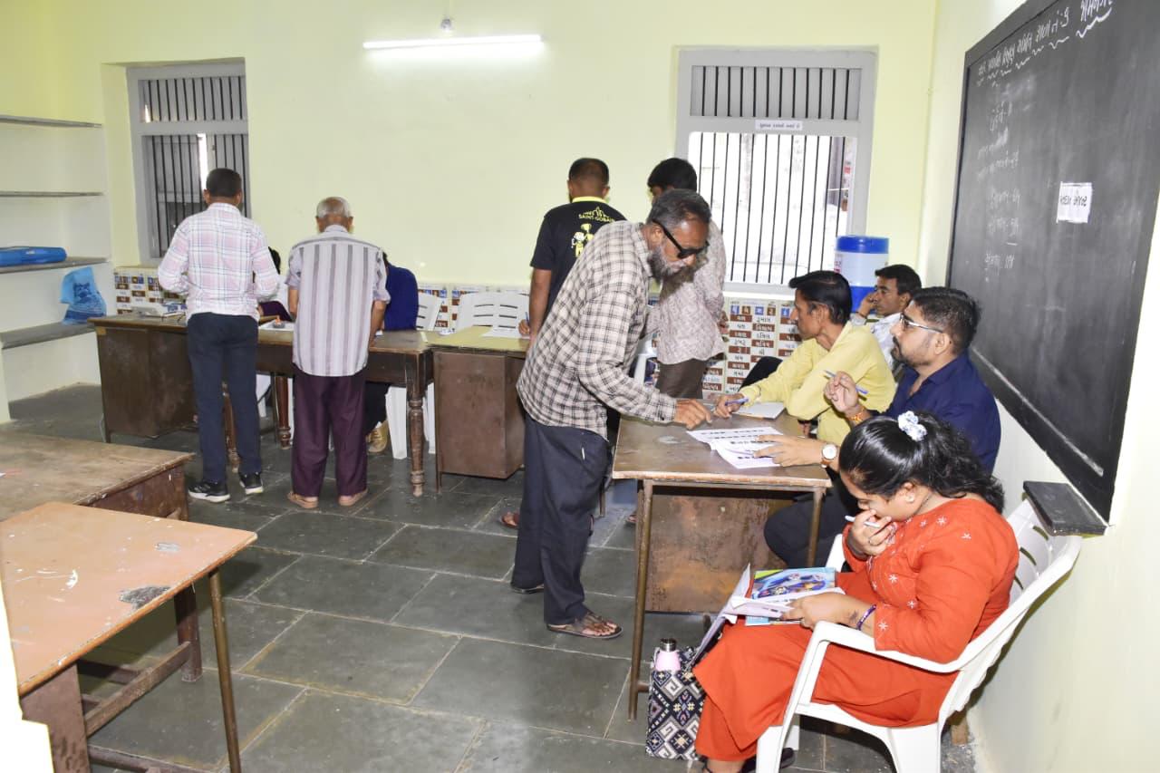 Aajkaal Daily (Desh Pardesh Ni Aajkaal)