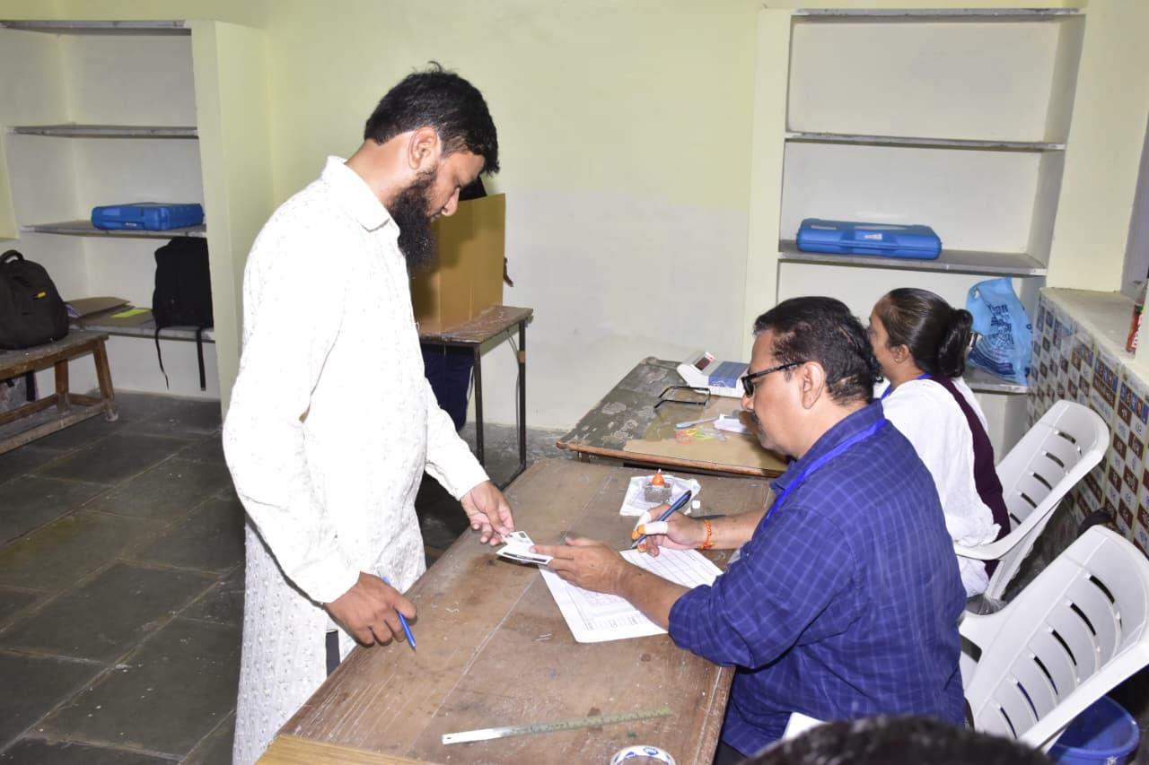 Aajkaal Daily (Desh Pardesh Ni Aajkaal)