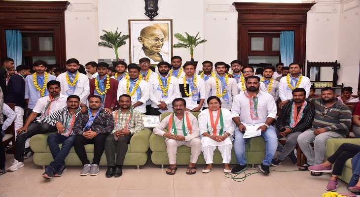 Aajkaal Daily (Desh Pardesh Ni Aajkaal)