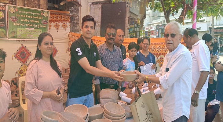 Aajkaal Daily (Desh Pardesh Ni Aajkaal)