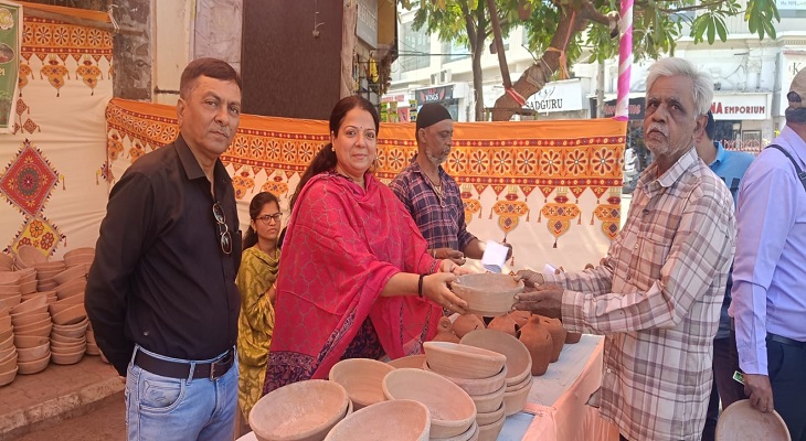 Aajkaal Daily (Desh Pardesh Ni Aajkaal)