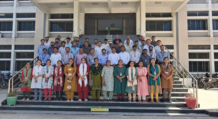 Aajkaal Daily (Desh Pardesh Ni Aajkaal)