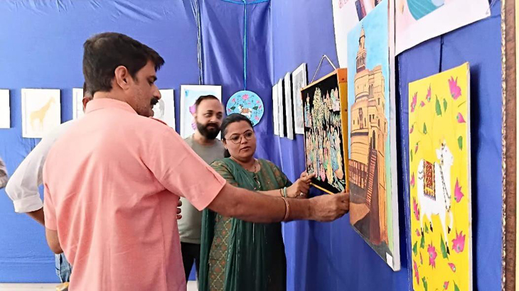 Aajkaal Daily (Desh Pardesh Ni Aajkaal)