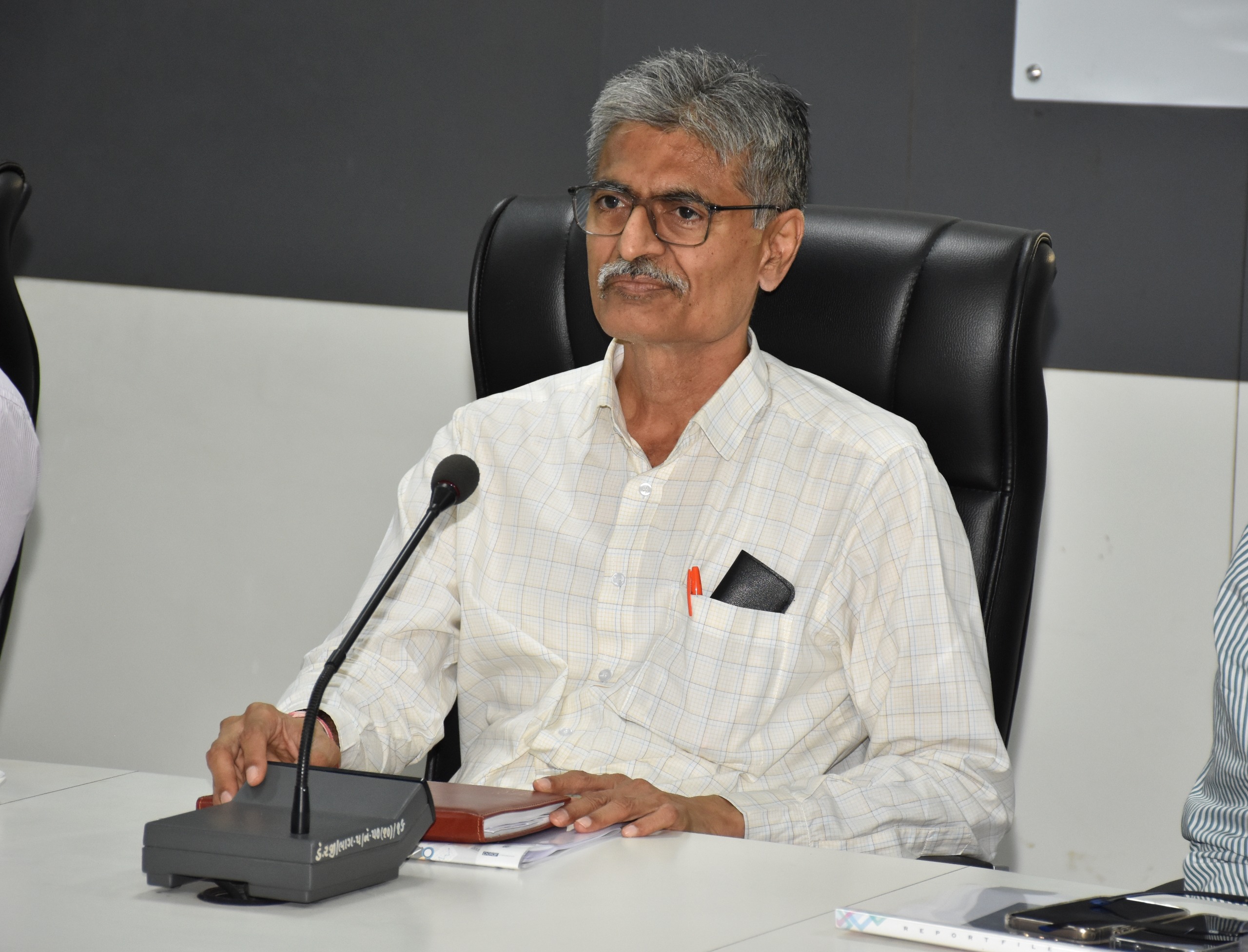 Aajkaal Daily (Desh Pardesh Ni Aajkaal)